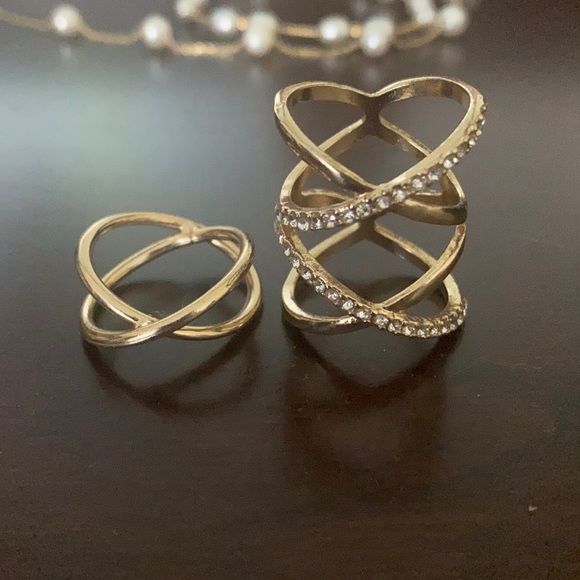 Crisscross ring set with rhinestones